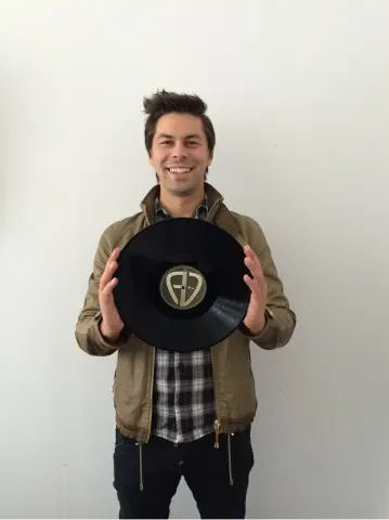 Vinyl sa vracia! Vie to aj skupina Hex